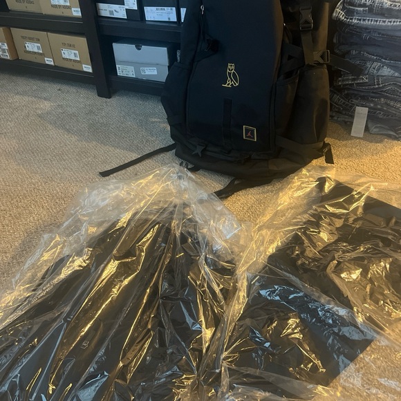 Rare Jordan Velour tracksuit with matching backpack. The size is XXL . - Picture 13 of 16